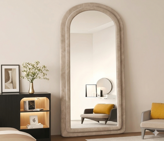 Arched Beauty: Statement Wall Mirror for Modern Interiors